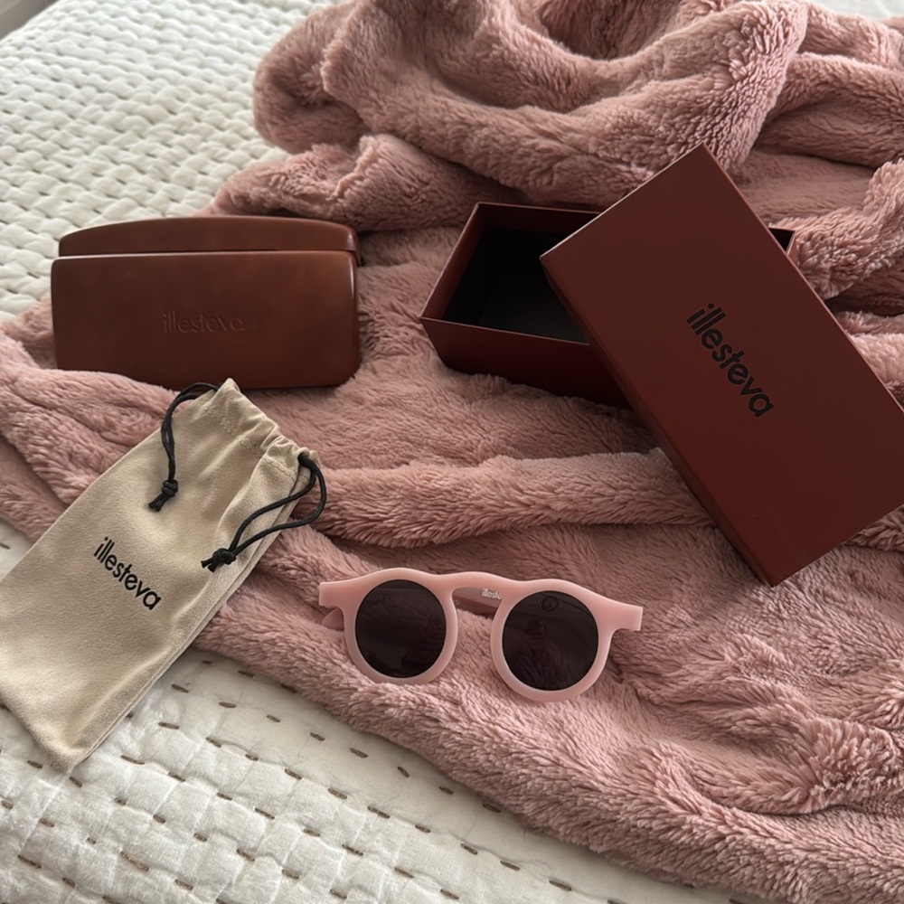 illesteva sunglasses- light pink